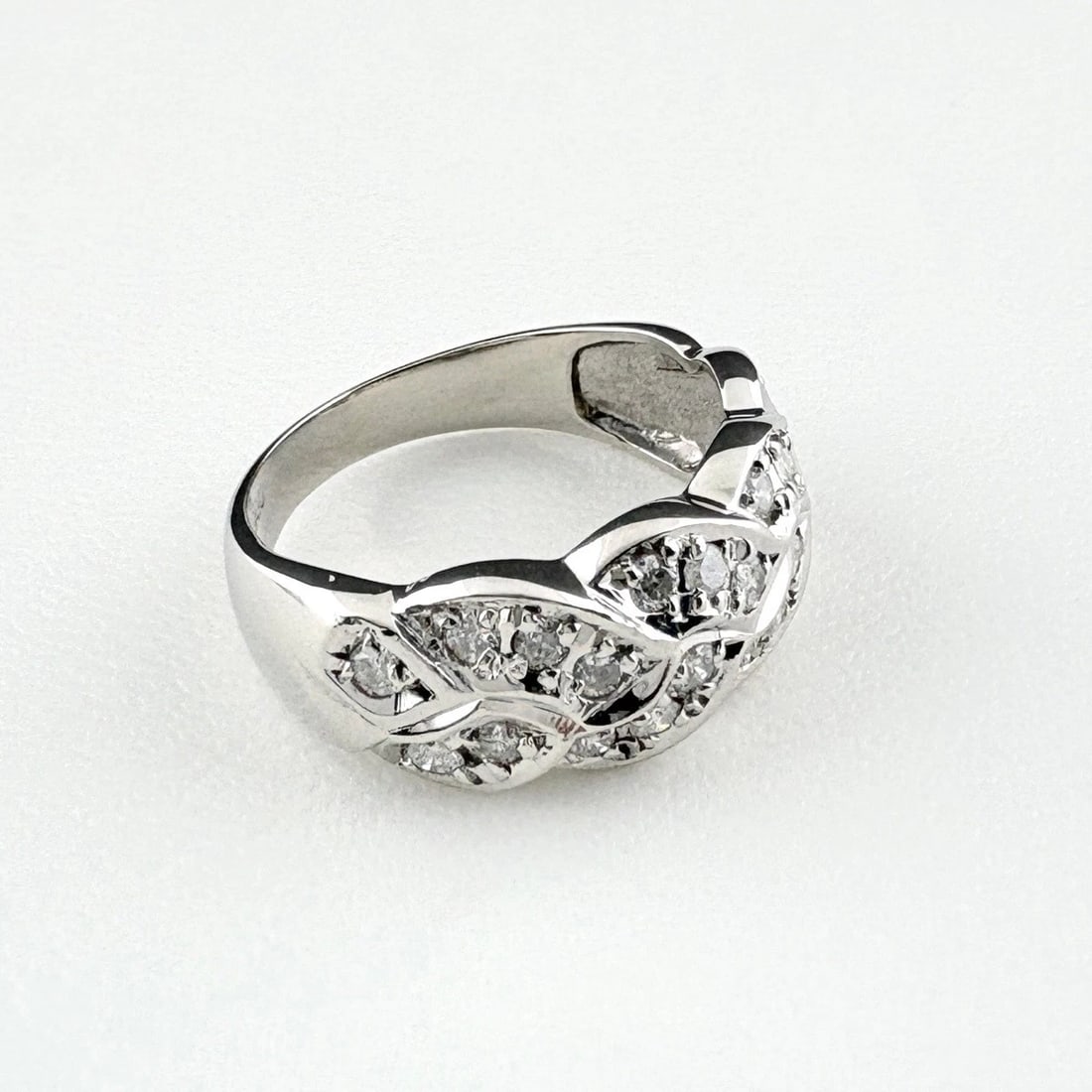 MELEE DIAMOND DESIGN PLATINUM RING - 4