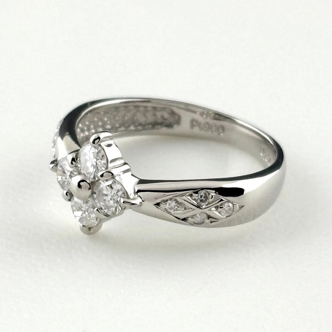 MELEE DIAMOND DESIGN PLATINUM RING - 3