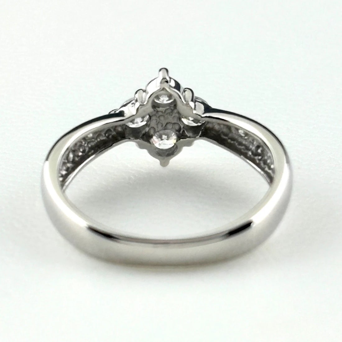 MELEE DIAMOND DESIGN PLATINUM RING - 4
