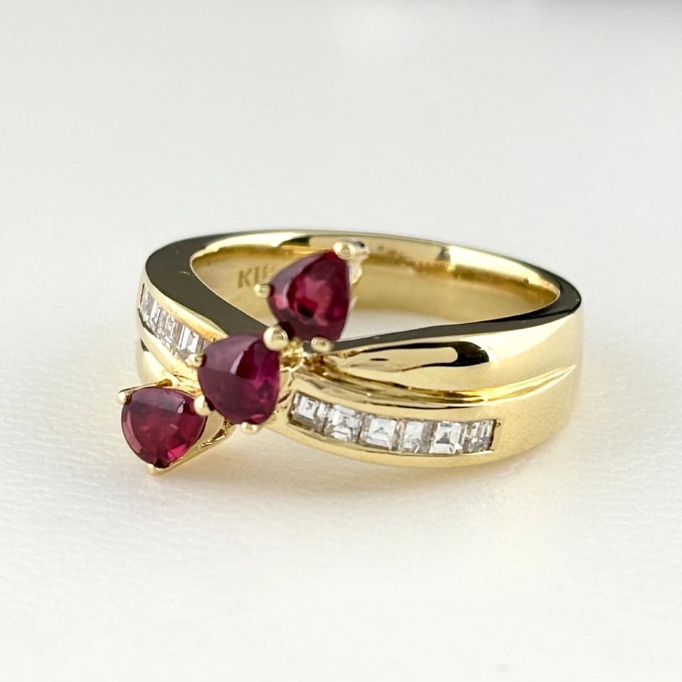 RUBY DESIGN YELLOWGOLD MELEE DIAMOND RING: ruby design YellowGold melee diamond Ring Brand: Unbranded Type/Style: Ring Material: 18KYellowGold, Main Stone/Creation Ruby Diamond Color: YellowGold Size: US 6.5 to 7 Accessories: None