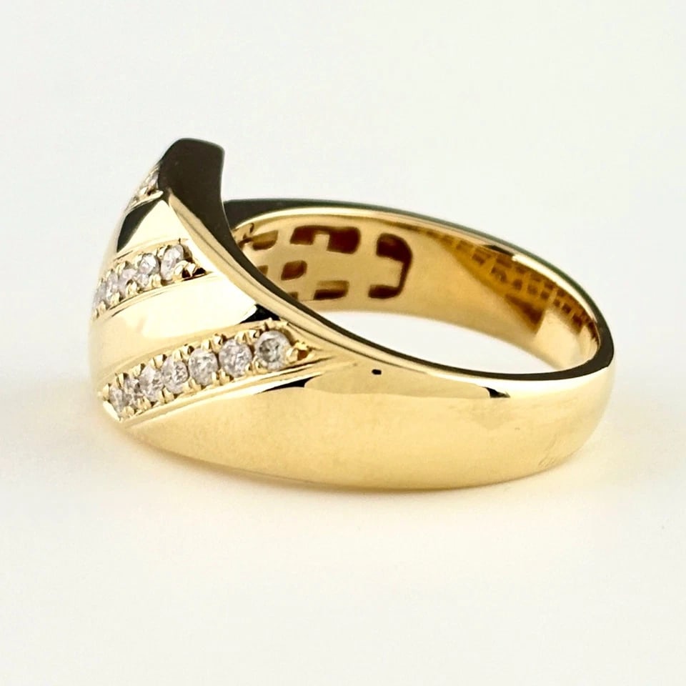 MELEE DIAMOND DESIGN YELLOWGOLD RING: melee diamond design YellowGold Ring Brand: Unbranded Type/Style: Ring Material: 18KYG, Main Stone/Creation Natural Color: YellowGold Size: US 5 to 5.5 Accessories: None Accessories Notice
