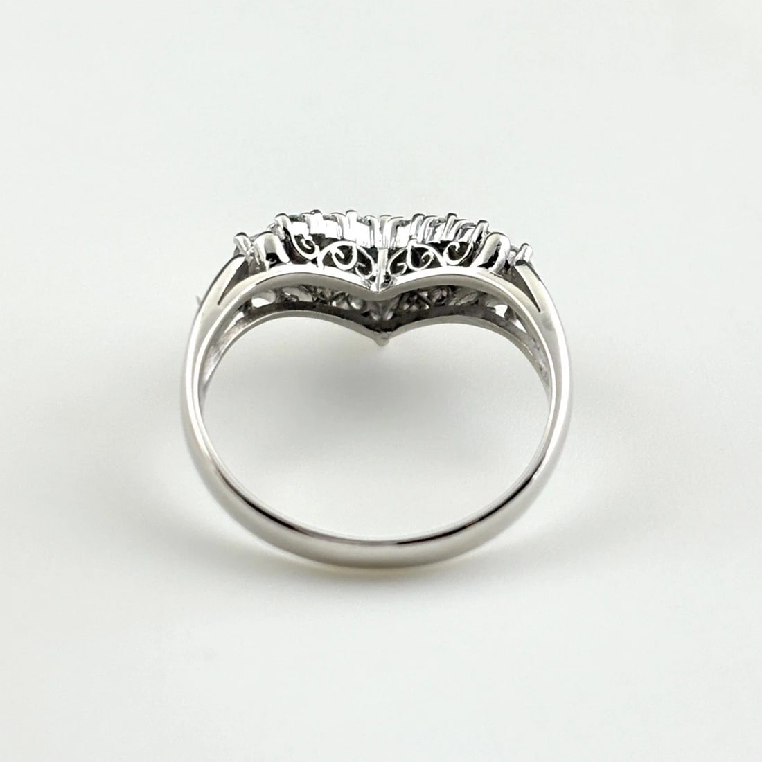MELEE DIAMOND DESIGN PLATINUM RING - 5