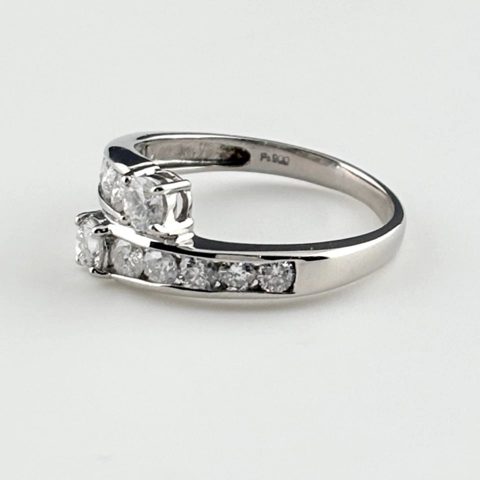 MELEE DIAMOND DESIGN PLATINUM RING: melee diamond design Platinum Ring Brand: Unbranded Type/Style: Ring Material: Pt900, Main Stone/Creation Emerald diamond Color: None Size: US 6.5 to 7 Accessories: None Accessories Notice: When