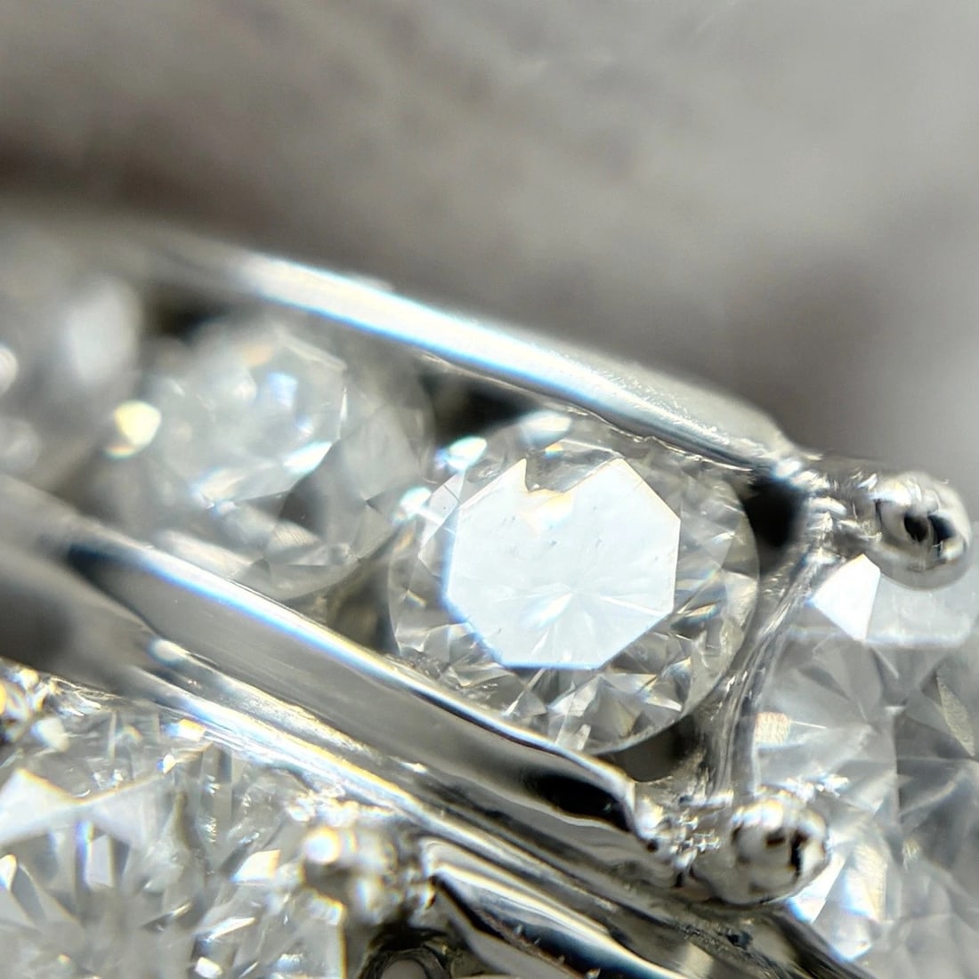 MELEE DIAMOND DESIGN PLATINUM RING - 6