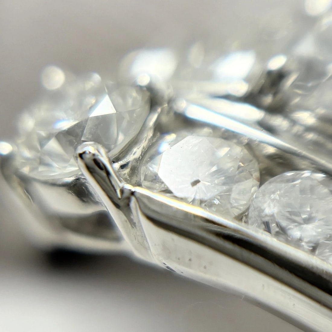 MELEE DIAMOND DESIGN PLATINUM RING - 7