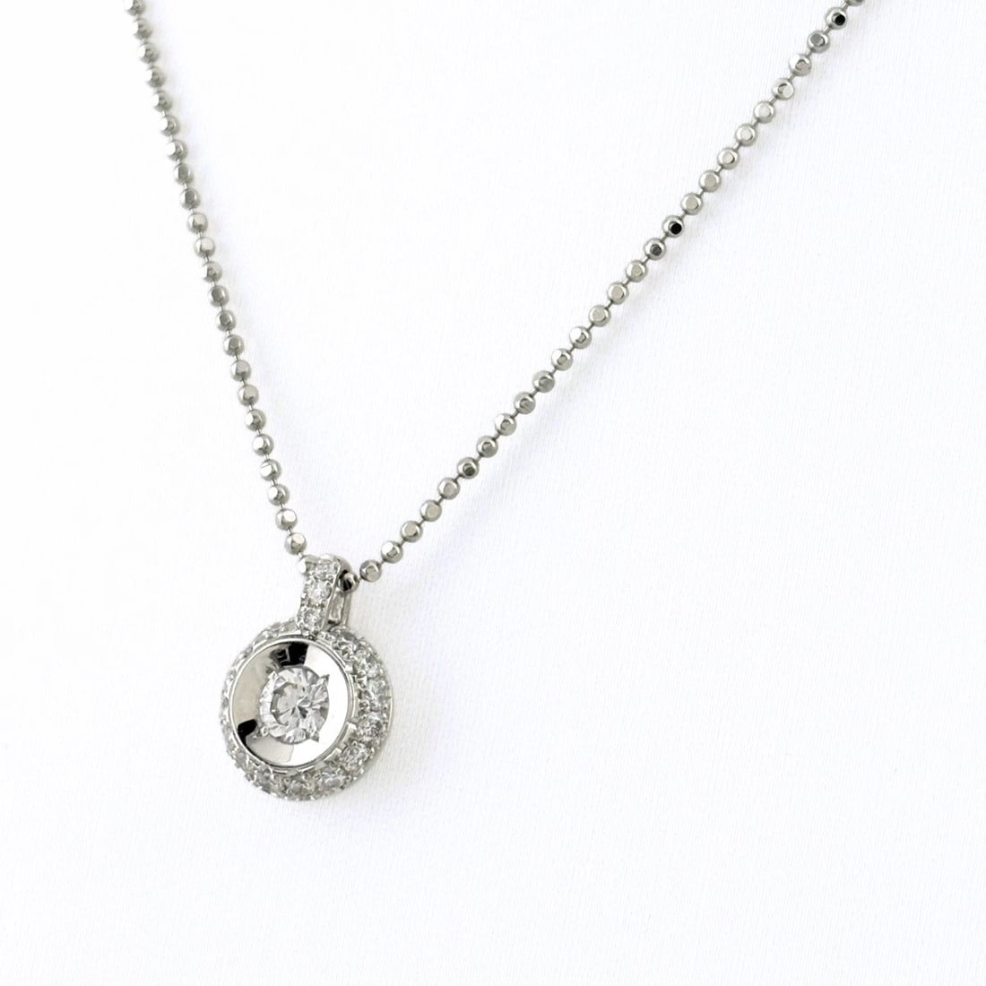 MELEE DIAMOND DESIGN NECKLACE PLATINUM PENDANT: melee diamond design necklace Platinum Pendant Brand: Unbranded Type/Style: Necklace Material: Pt900 Pt850, Main Stone/Creation Natural Color: None Size: Chain width 1.0mm(0.0") Pendant size 13.0?9.8m