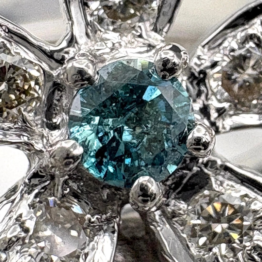 MELEE DIAMOND DESIGN DIAMOND RING - 2