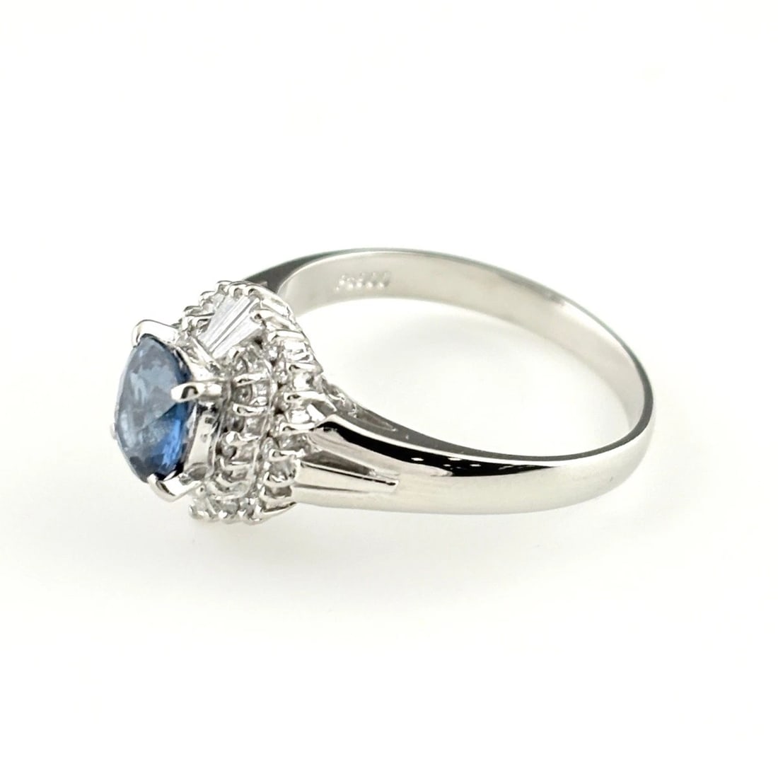 SAPPHIRE DESIGNPLATINUM MELEE DIAMOND RING: sapphire designPlatinum melee diamond Ring Brand: Unbranded Type/Style: Ring Material: Pt900, Main Stone/Creation Emerald diamond Color: None Size: US 7 to 7.5 Accessories: None Accessorie