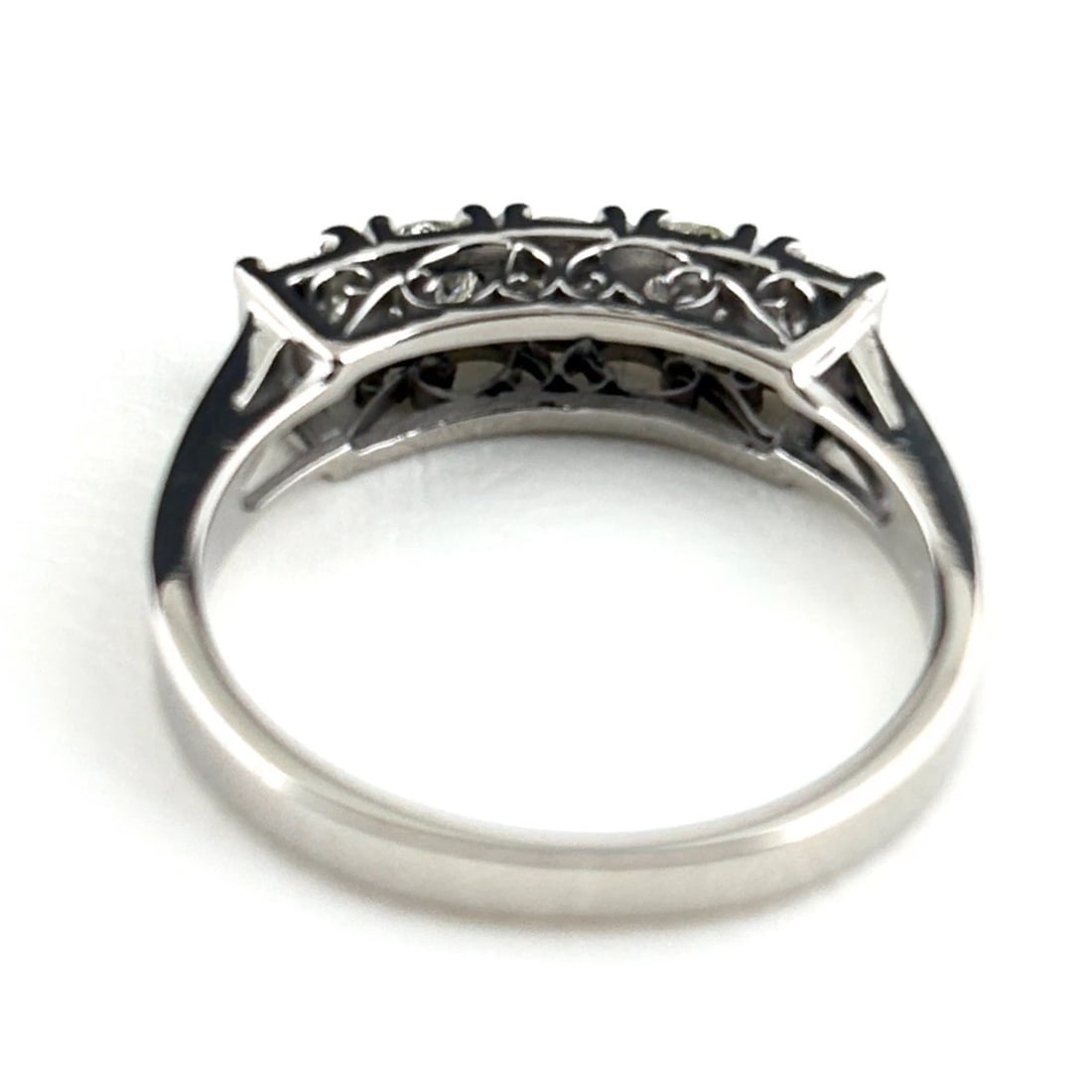 MELEE DIAMOND DESIGN PLATINUM RING - 4