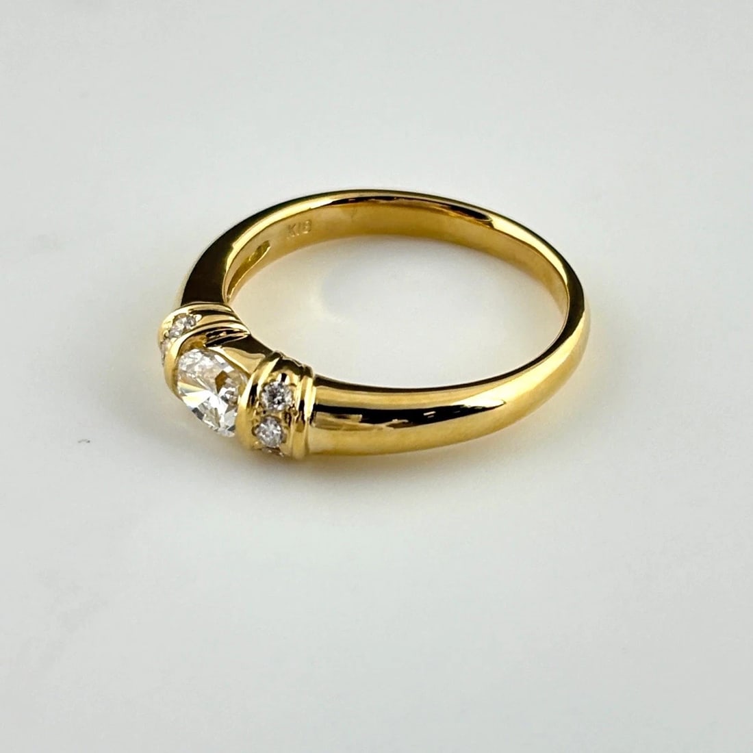 MELEE DIAMOND DESIGN YG YELLOWGOLD RING: melee diamond design YG YellowGold Ring Brand: Unbranded Type/Style: Ring Material: 18K, Main Stone/Creation Natural Color: YellowGold Size: US 6.5 Accessories: None Accessories Notice: Wh