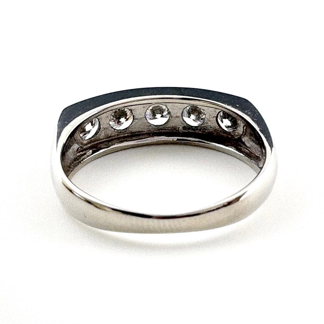MELEE DIAMOND DESIGN PLATINUM RING - 2