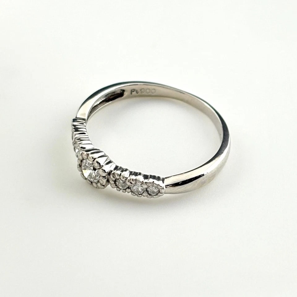 MELEE DIAMOND DESIGN PLATINUM RING: melee diamond design Platinum Ring Brand: Unbranded Type/Style: Ring Material: Pt900, Main Stone/Creation Natural Color: None Size: US 7 to 7.5 Accessories: None Accessories Notice: When purchasing