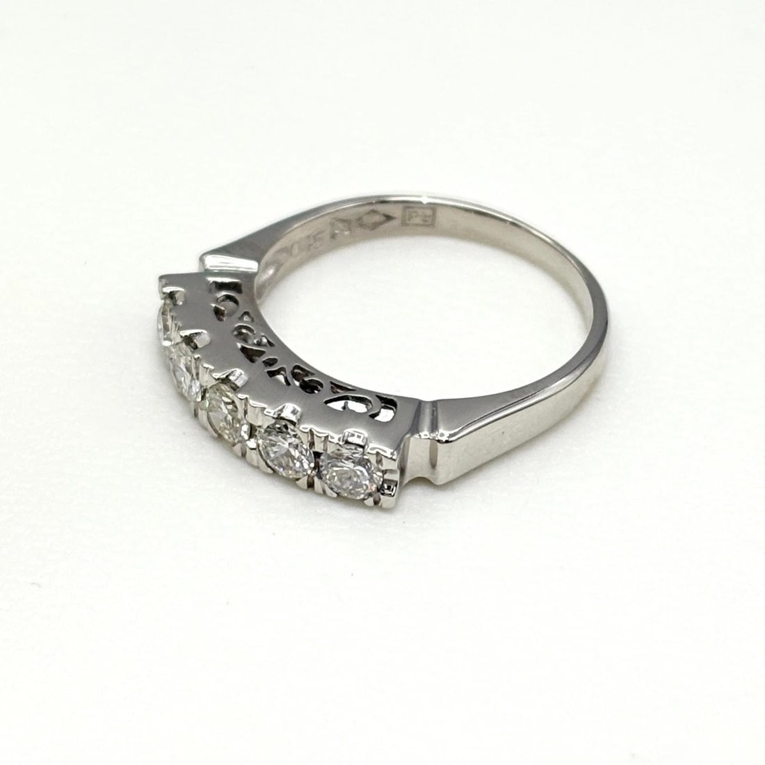 MELEE DIAMOND DESIGN PLATINUM RING: melee diamond design Platinum Ring Brand: Unbranded Type/Style: Ring Material: Pt850, Main Stone/Creation Natural Color: None Size: US 4.5 to 5 Accessories: None Accessories Notice: When purchasing