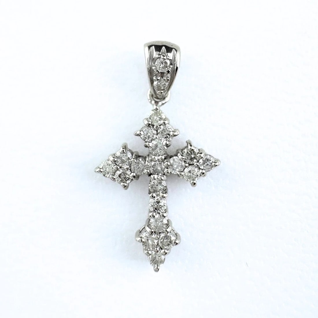 CROSS MOTIF WHITEGOLD MELEE DIAMOND PENDANT HEAD: Cross motif WhiteGold melee diamond Pendant Head Brand: Unbranded Type/Style: Pendant Head Material: 18K WG, Main Stone/Creation Natural Color: WG Size: Total length of the pendant head including a
