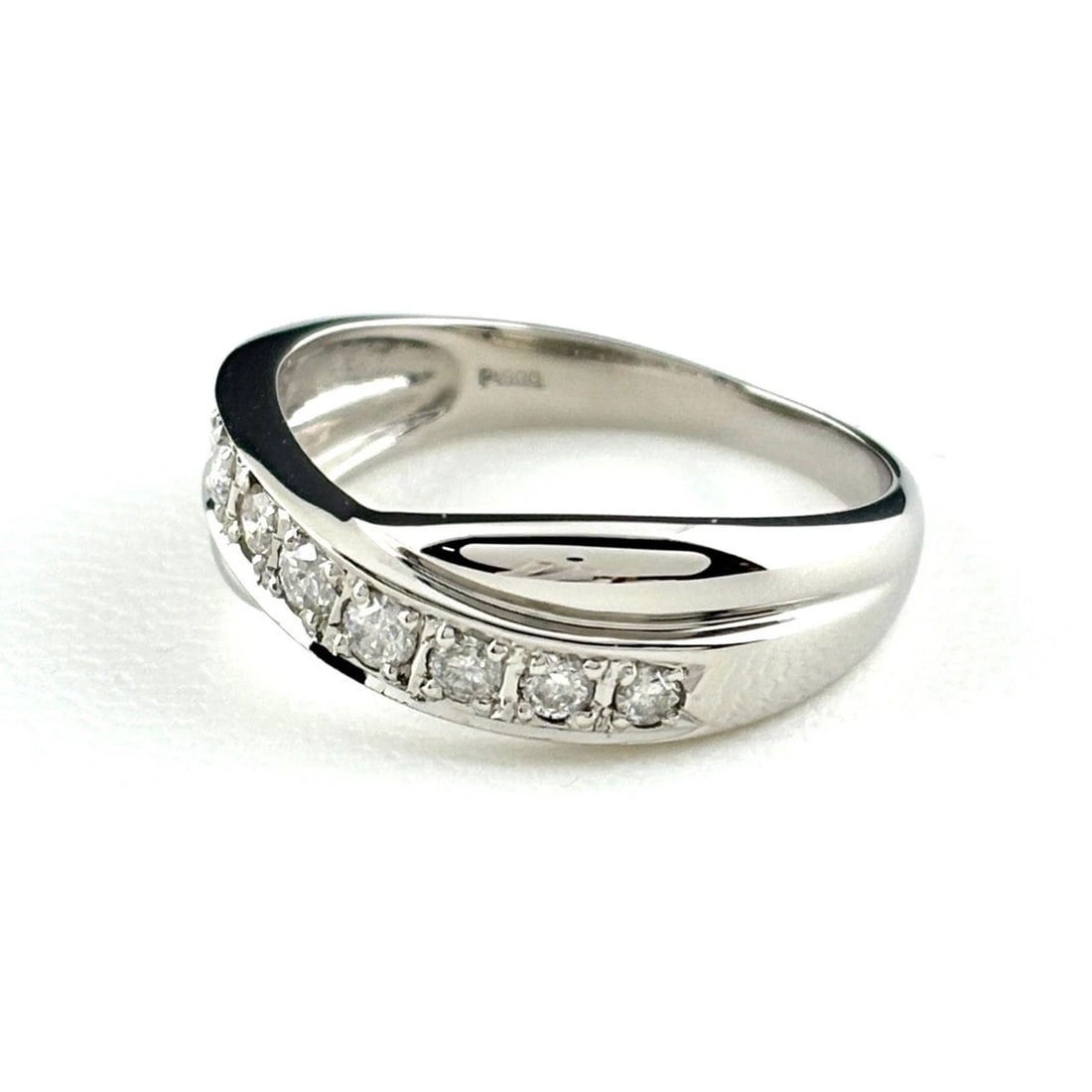 MELEE DIAMOND DESIGN PLATINUM RING: melee diamond design Platinum Ring Brand: Unbranded Type/Style: Ring Material: Pt900, Main Stone/Creation Natural Color: None Size: US 6 to 6.5 Accessories: None Accessories Notice: When p