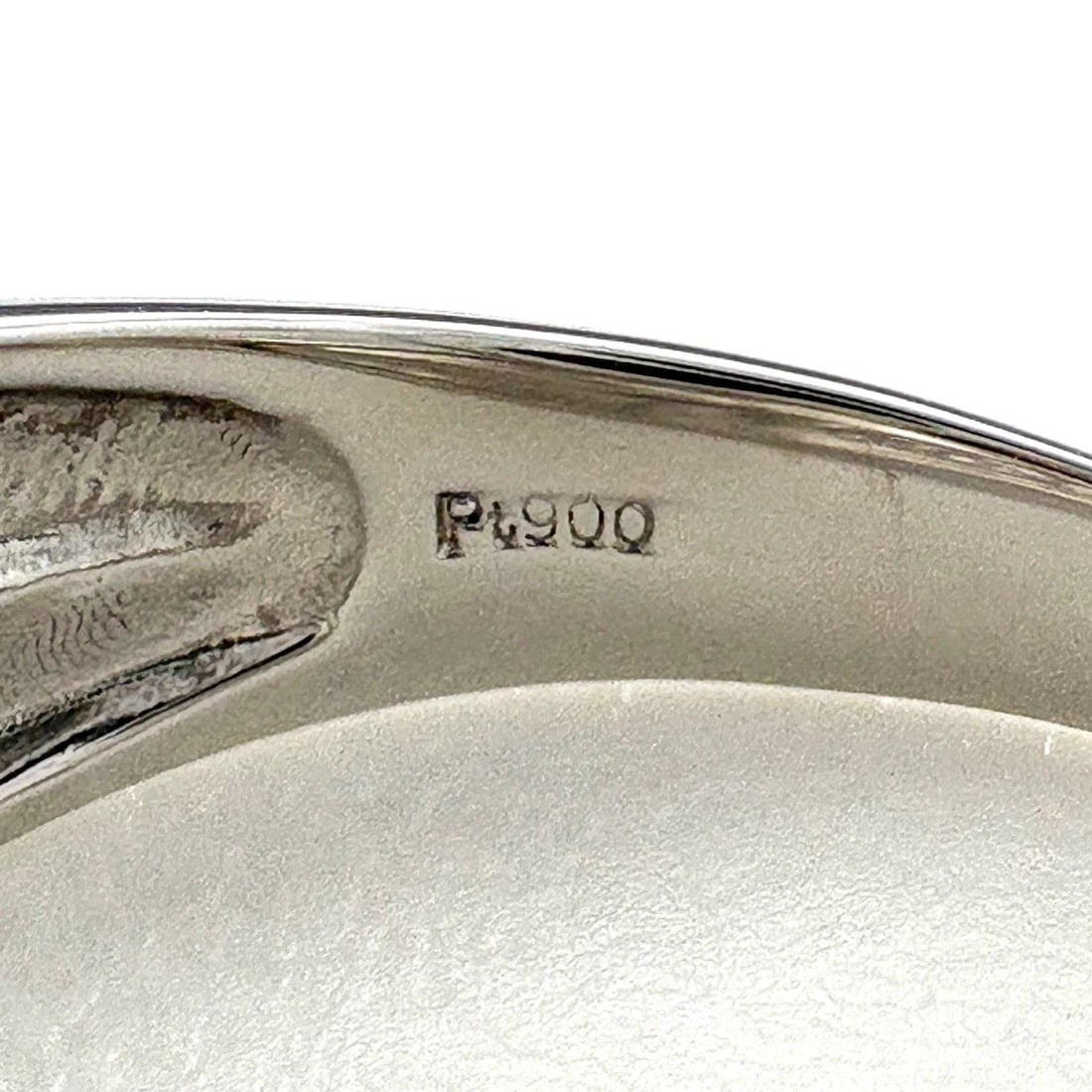 MELEE DIAMOND DESIGN PLATINUM RING - 2