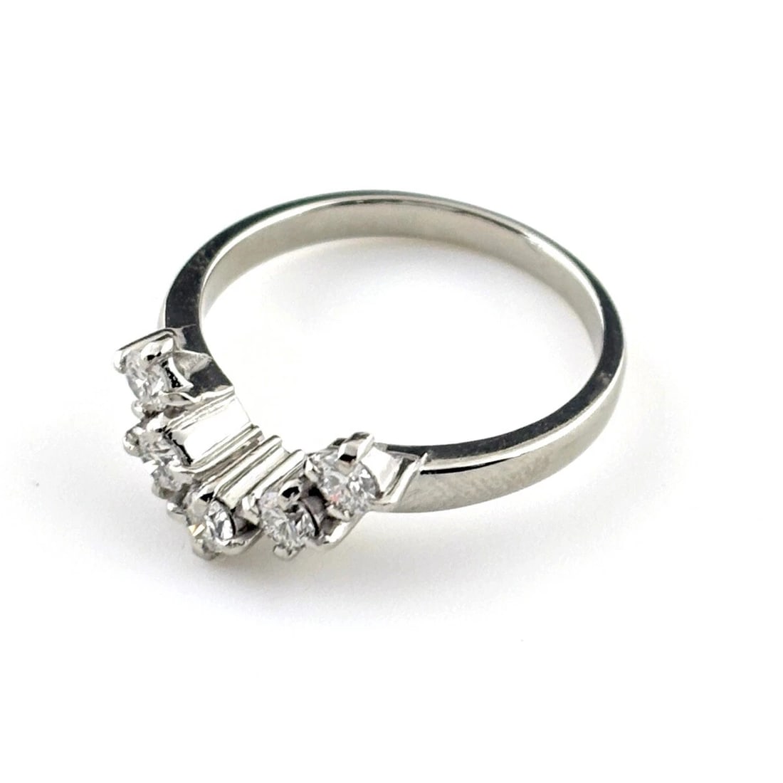MELEE DIAMOND DESIGN PLATINUM RING: melee diamond design Platinum Ring Brand: Unbranded Type/Style: Ring Material: Pt900, Main Stone/Creation Natural Color: None Size: US 5.5 to 6 Accessories: None Accessories Notice: When p