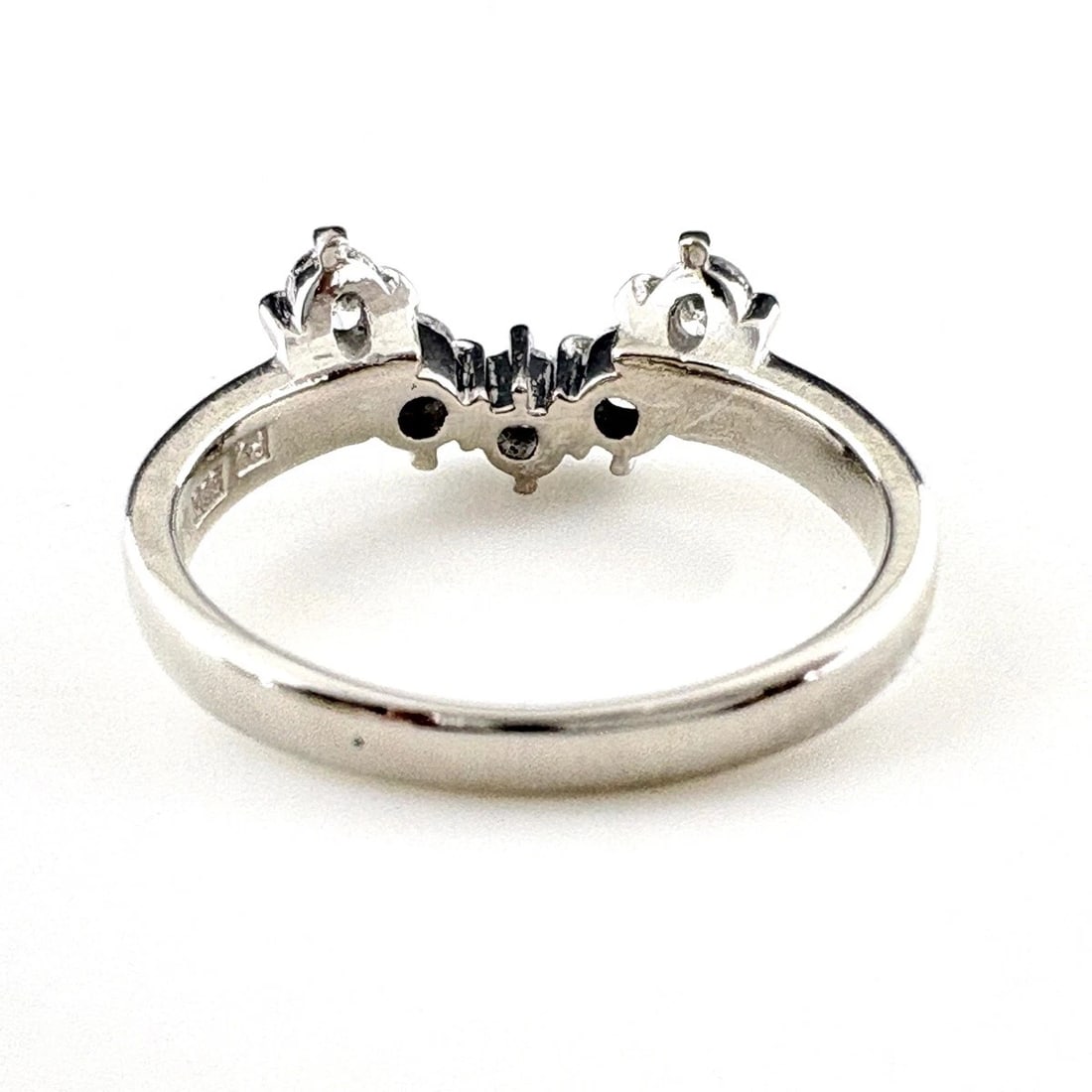 MELEE DIAMOND DESIGN PLATINUM RING - 2