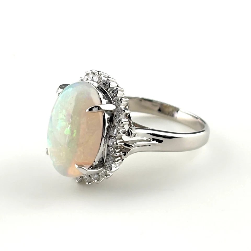 OPAL DESIGN PLATINUM MELEE DIAMOND RING: opal design Platinum melee diamond Ring Brand: Unbranded Type/Style: Ring Material: Pt900, Main Stone/Creation opal?diamond Color: None Size: US 6.5 to 7 Accessories: None Accessories Noti