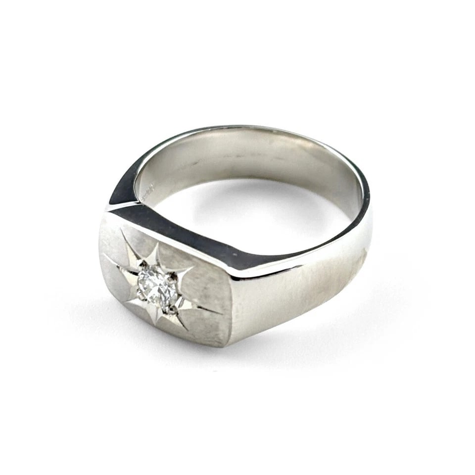 MELEE DIAMOND DESIGN PLATINUM RING: melee diamond design Platinum Ring Brand: Unbranded Type/Style: Ring Material: Platinum900, Main Stone/Creation Natural Color: None Size: US 8 Accessories: None Accessories Notice: When pu