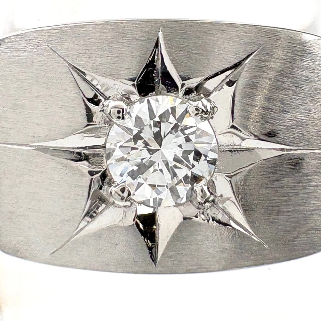 MELEE DIAMOND DESIGN PLATINUM RING - 2