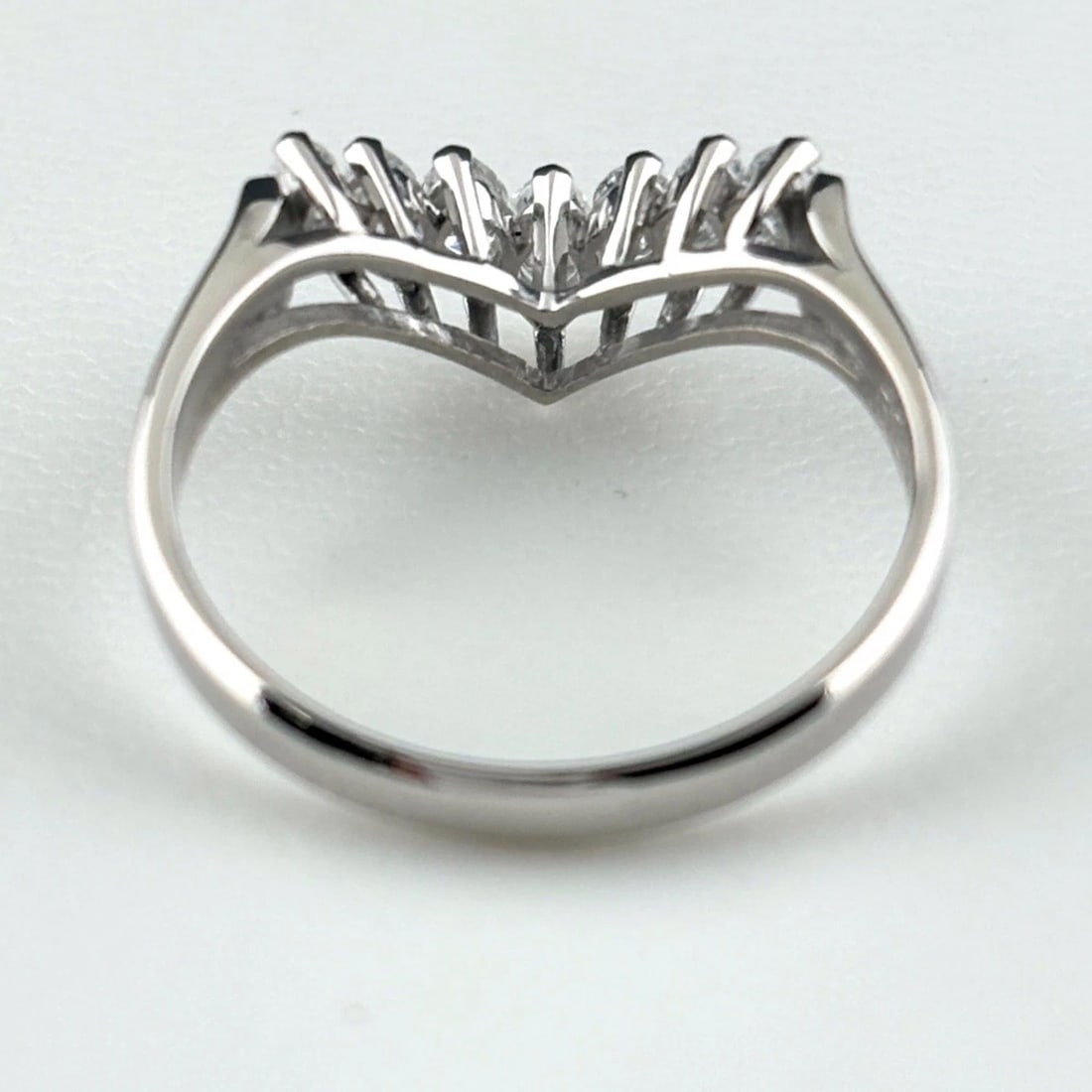 MELEE DIAMOND DESIGN PLATINUM RING - 2
