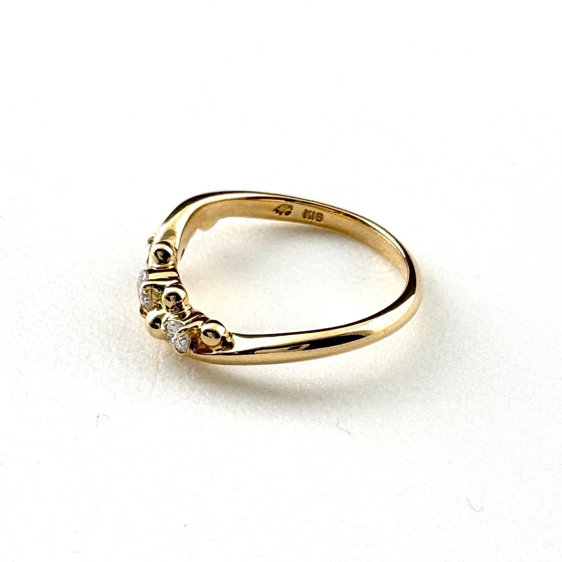 4? MELEE DIAMOND DESIGN YG YELLOWGOLD RING: 4? melee diamond design YG YellowGold Ring Brand: 4? Type/Style: Ring Material: 18K, Main Stone/Creation Natural Color: YellowGold Size: US 4.5 to 5 Accessories: None Accessories Notice: When