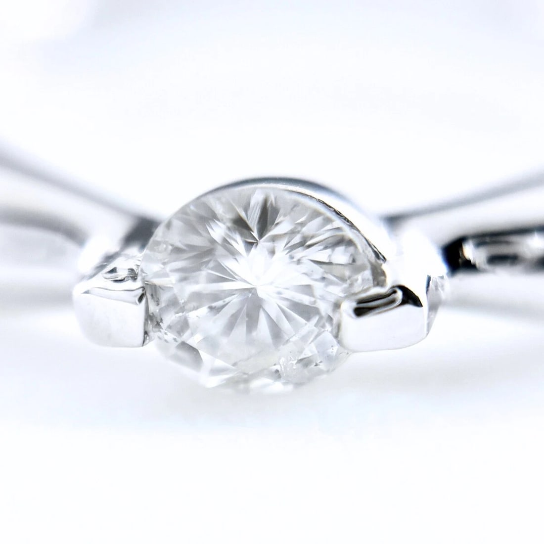 DIAMOND DESIGN PLATINUM RING - 2