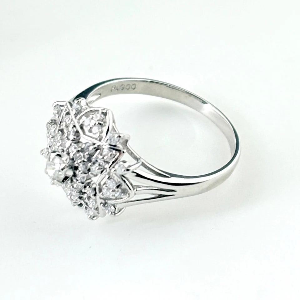 MELEE DIAMOND DESIGN PLATINUM RING: melee diamond design Platinum Ring Brand: Unbranded Type/Style: Ring Material: Pt900, Main Stone/Creation Natural Color: None Size: US 8 Accessories: None Accessories Notice: When purchasi