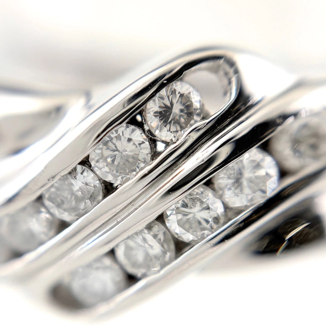 MELEE DIAMOND DESIGN PLATINUM RING - 2
