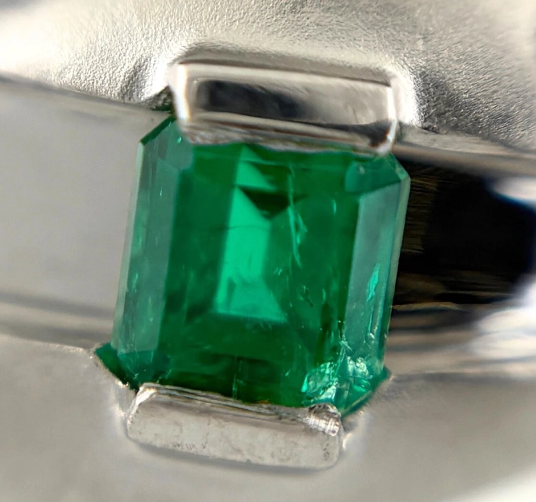 EMERALD DESIGN PLATINUM MELEE DIAMOND RING - 2