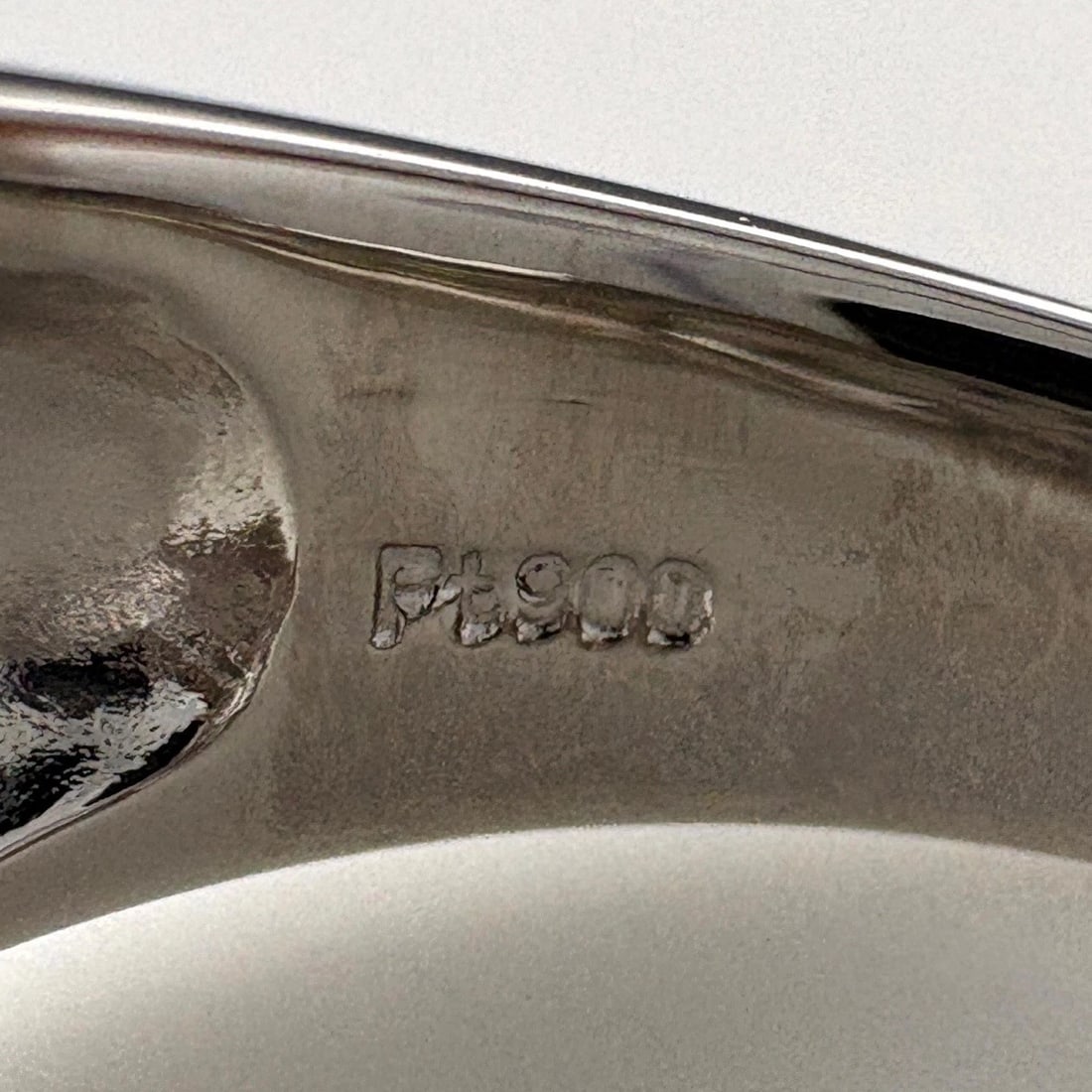 MELEE DIAMOND DESIGN PLATINUM RING - 2