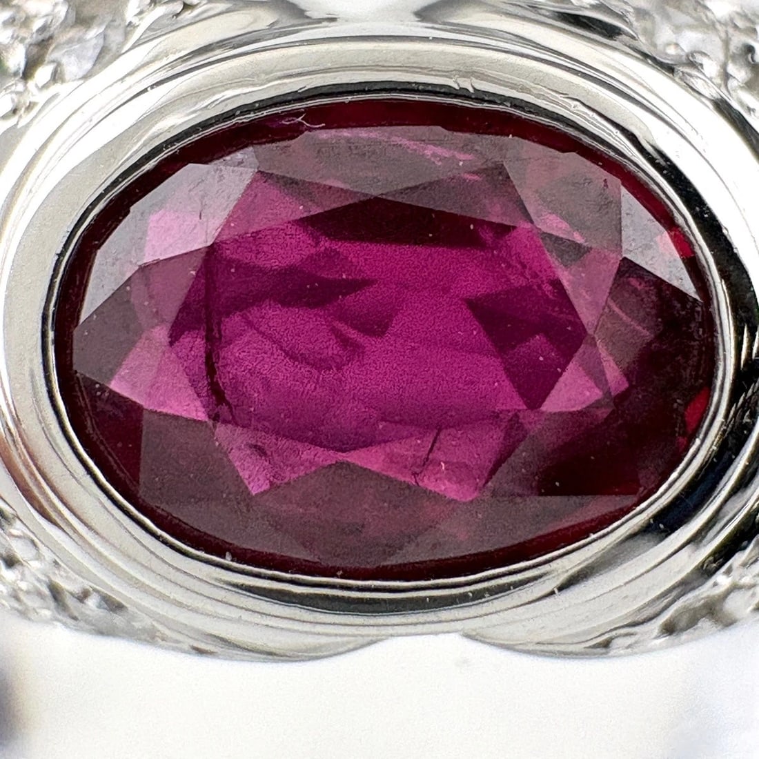 RUBY DESIGN PLATINUM MELEE DIAMOND RING (1 of 2)