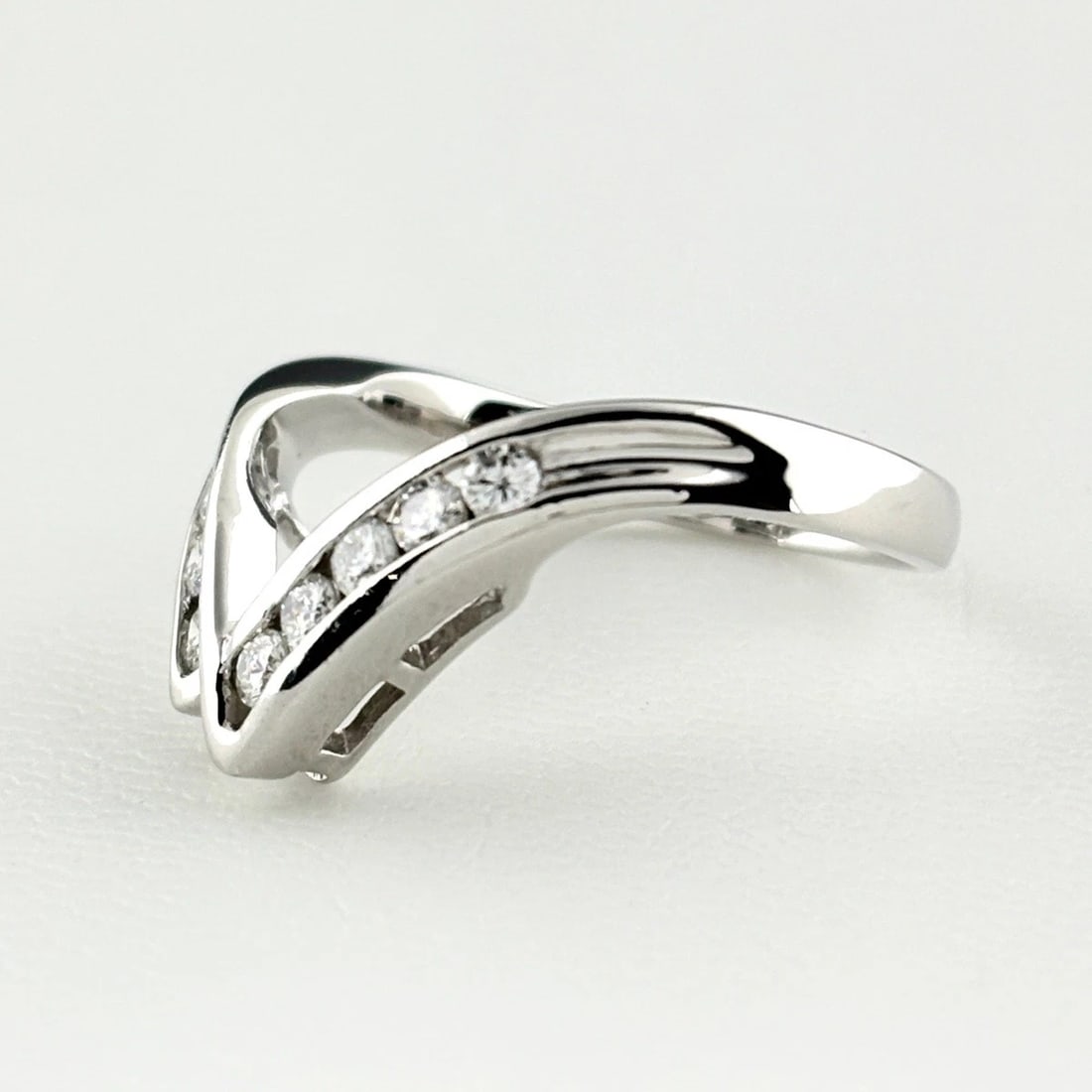 MELEE DIAMOND DESIGN RING PLATINUM RING - 3
