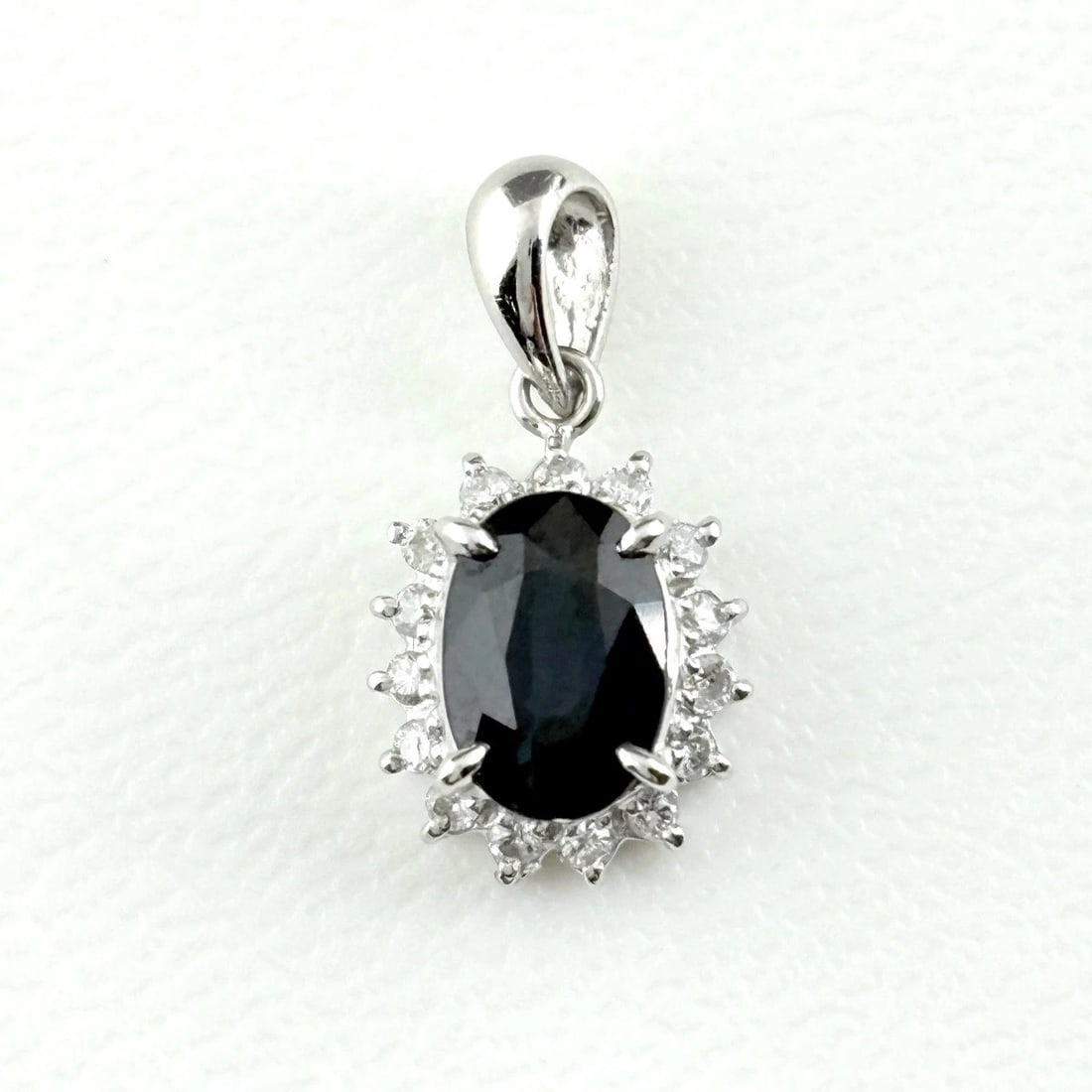 SAPPHIRE PENDANT HEAD PLATINUM MELEE DIAMOND: Sapphire Pendant Head Platinum melee diamond Brand: Unbranded Type/Style: Pendant Head Material: Pt900, Main Stone/Creation Sapphire Diamond Color: None Size: Total length of the pendant head