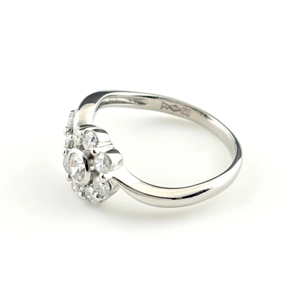 MELEE DIAMOND DESIGN PLATINUM RING: melee diamond design Platinum Ring Brand: Unbranded Type/Style: Ring Material: Pt1000, Main Stone/Creation Natural Color: None Size: US 6.5 to 7 Accessories: None Accessories Notice: When