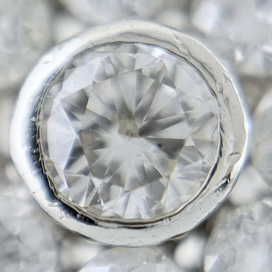 MELEE DIAMOND DESIGN PLATINUM RING - 2
