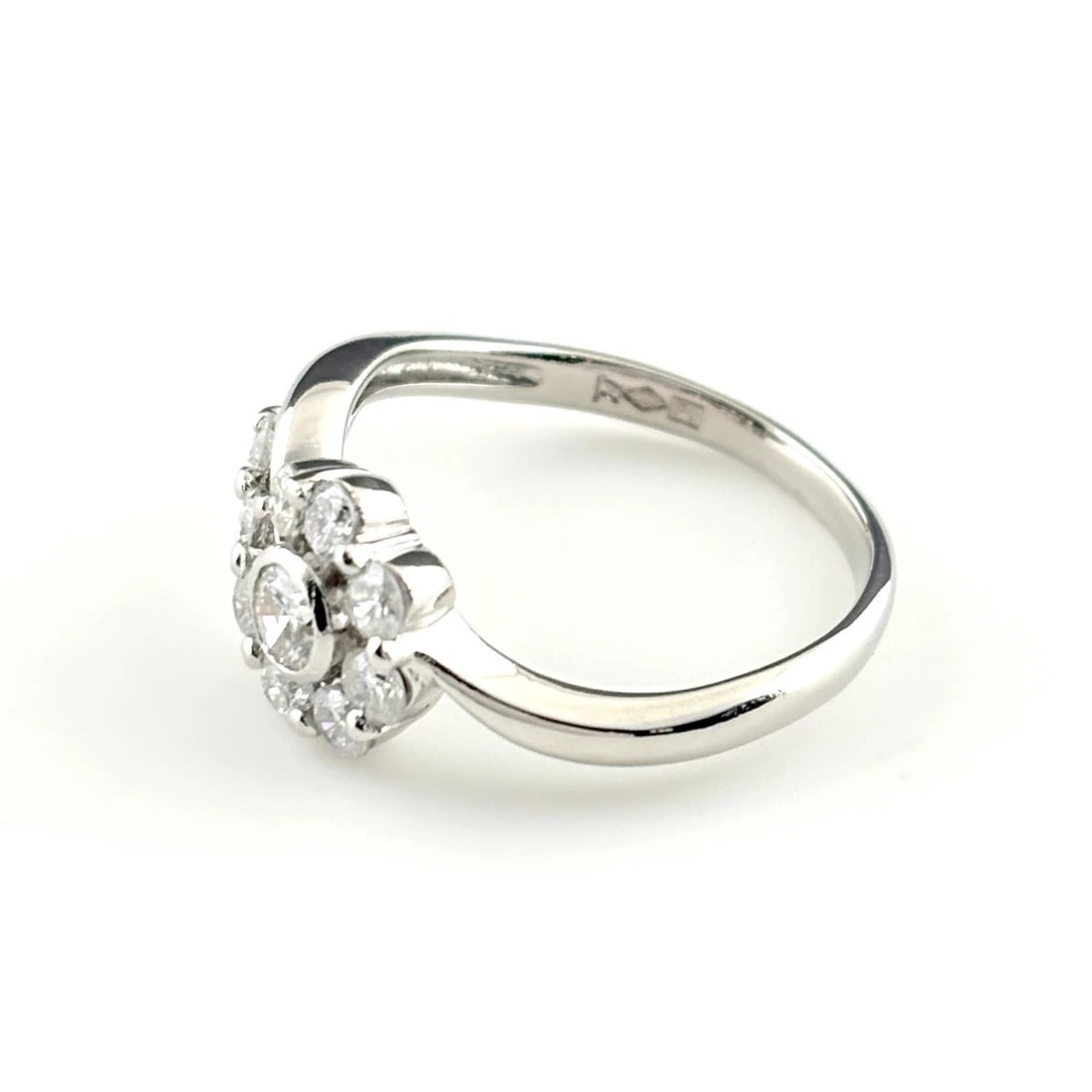 MELEE DIAMOND DESIGN PLATINUM RING - 4