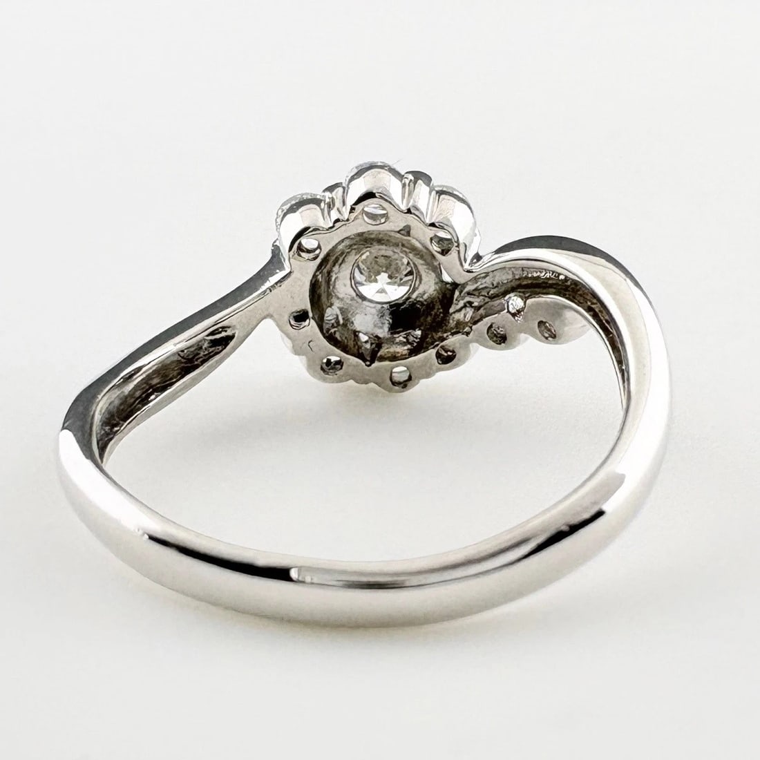 MELEE DIAMOND DESIGN PLATINUM RING - 5