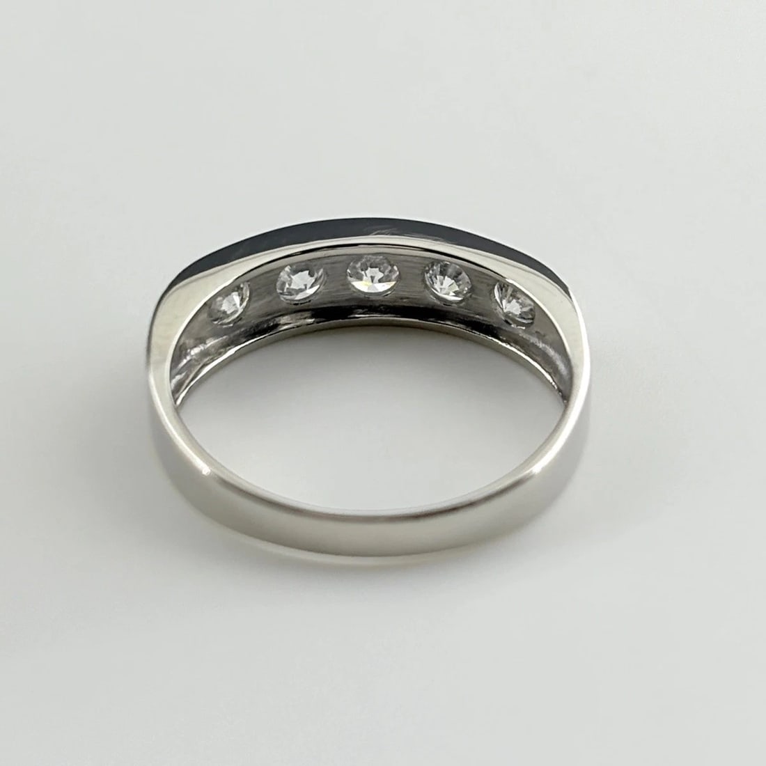 MELEE DIAMOND DESIGN PLATINUM RING - 4