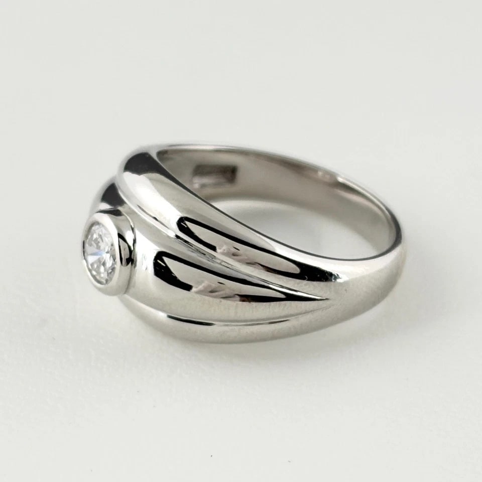 DIAMOND DESIGN PLATINUM RING: diamond design Platinum Ring Brand: Unbranded Type/Style: Ring Material: Platinum900, Main Stone/Creation Natural Color: None Size: US 6 Accessories: None Accessories Notice: When purchasi