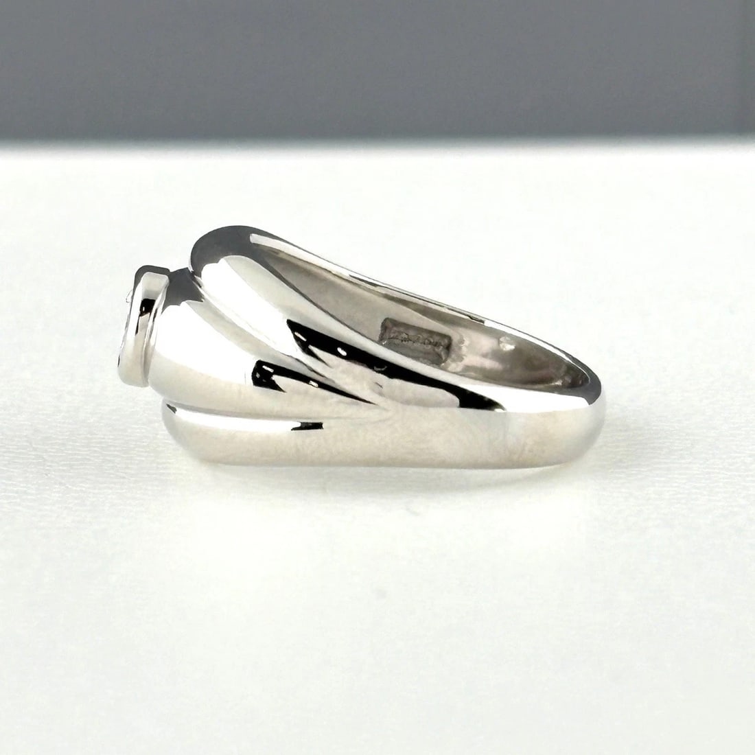 DIAMOND DESIGN PLATINUM RING - 4