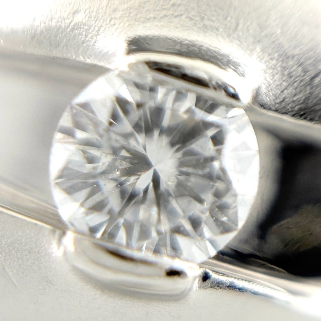 MELEE DIAMOND DESIGN PLATINUM RING - 2
