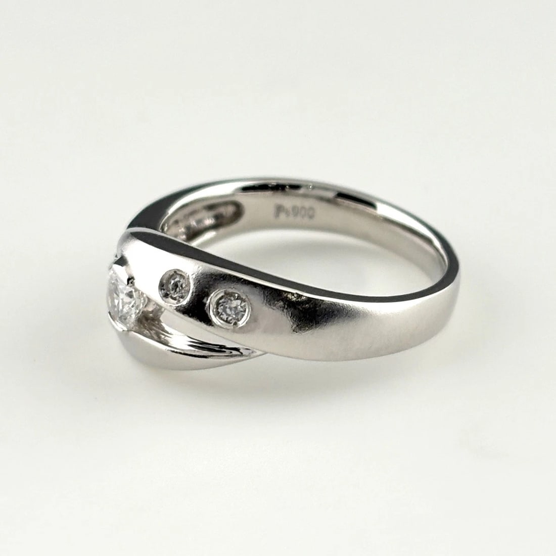 MELEE DIAMOND DESIGN PLATINUM RING - 3