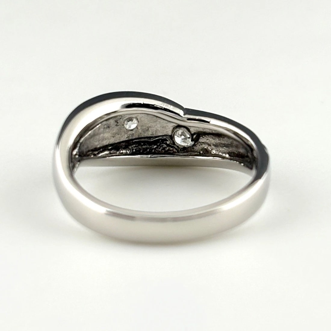 MELEE DIAMOND DESIGN PLATINUM RING - 5