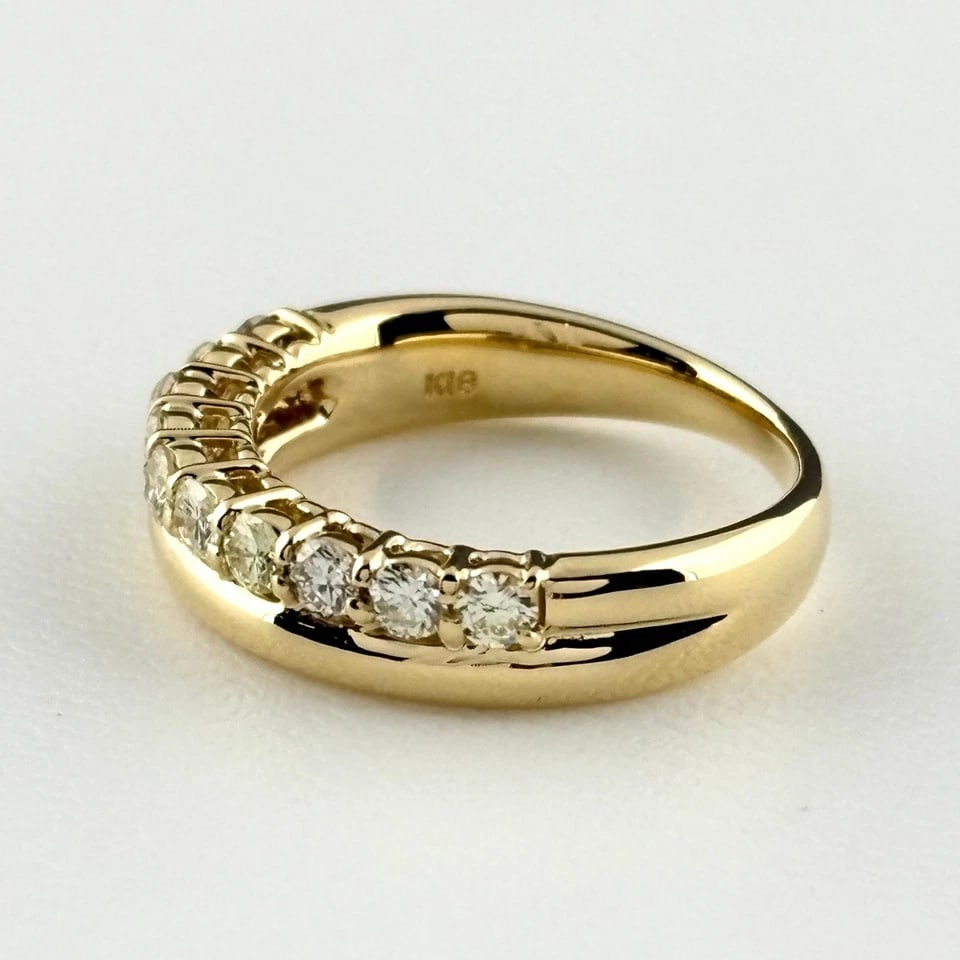 MELEE DIAMOND DESIGN YGRING: melee diamond design YGRing Brand: Unbranded Type/Style: Ring Material: 18KYellowGold, Main Stone/Creation Natural Color: YellowGold Size: US 5.5 Accessories: None Accessories Notice: When purchasing