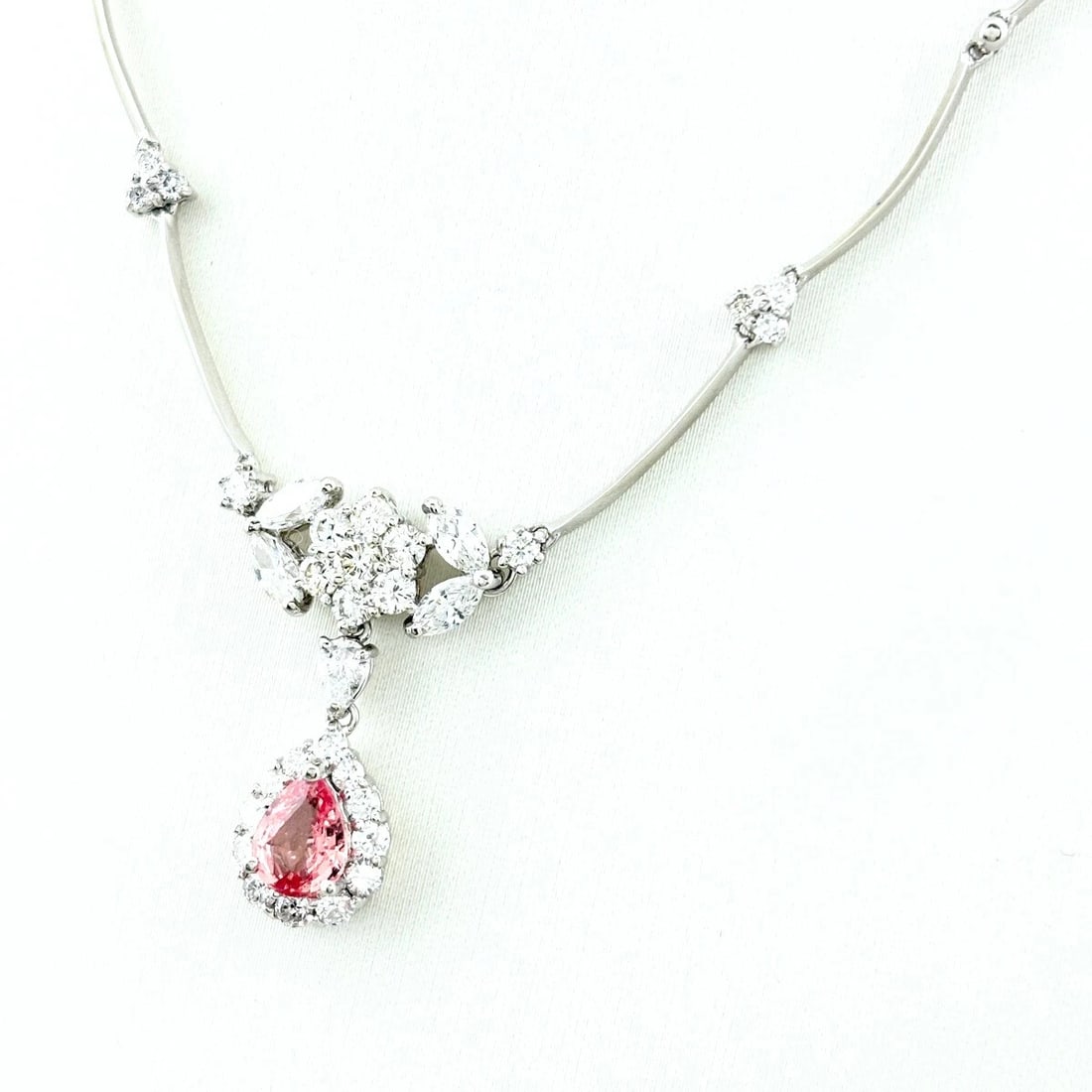 PADPARADSCHA SAPPHIRE DESIGN NECKLACE PLATINUM PENDANT MELEE DIAMOND: Padparadscha Sapphire Design Necklace Platinum Pendant melee diamond Brand: Unbranded Type/Style: Necklace Material: Pt900, Main Stone/Creation Sapphire Diamond Color: None Size: Chain / code