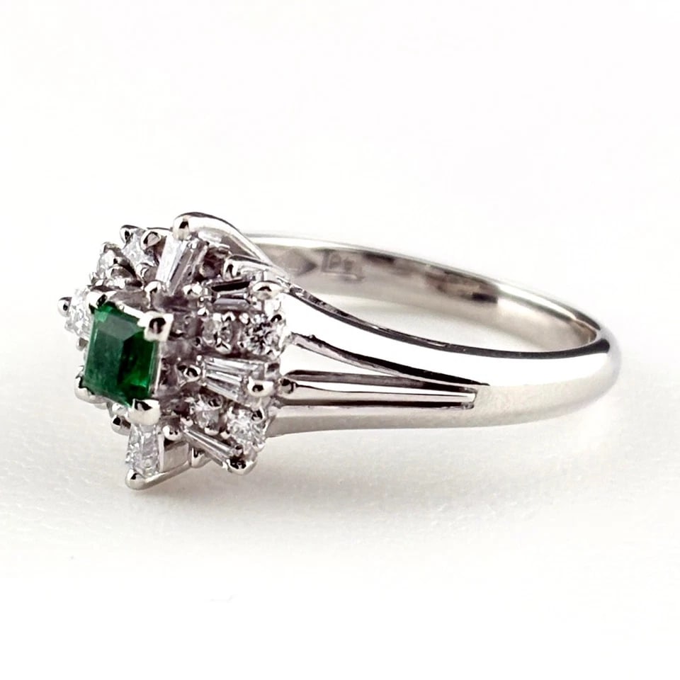 EMERALD DESIGN PLATINUM MELEE DIAMOND RING: emerald design Platinum melee diamond Ring Brand: Unbranded Type/Style: Ring Material: Pt900, Main Stone/Creation Emerald diamond Color: None Size: US 5 Accessories: None Accessories Notice: When