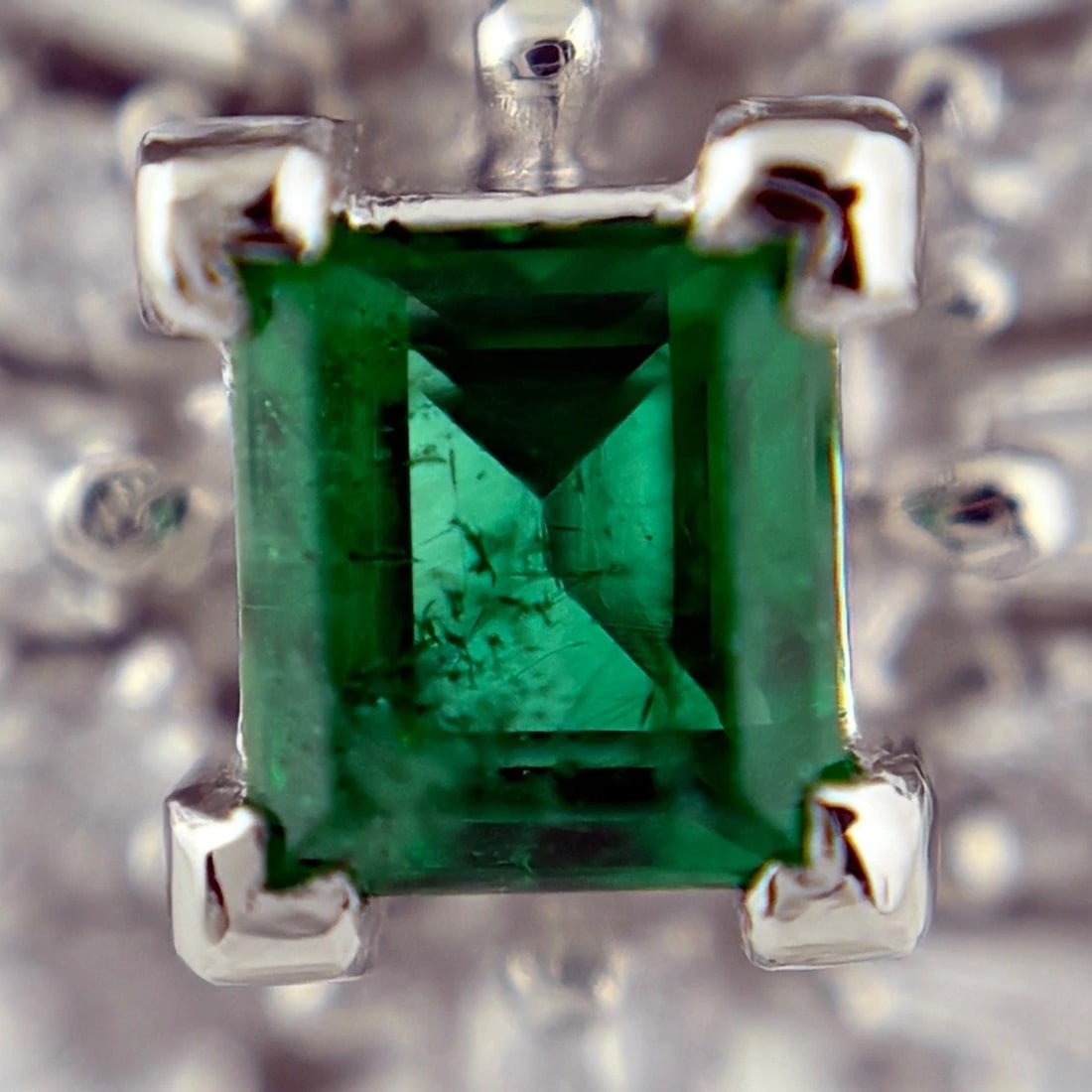 EMERALD DESIGN PLATINUM MELEE DIAMOND RING - 2