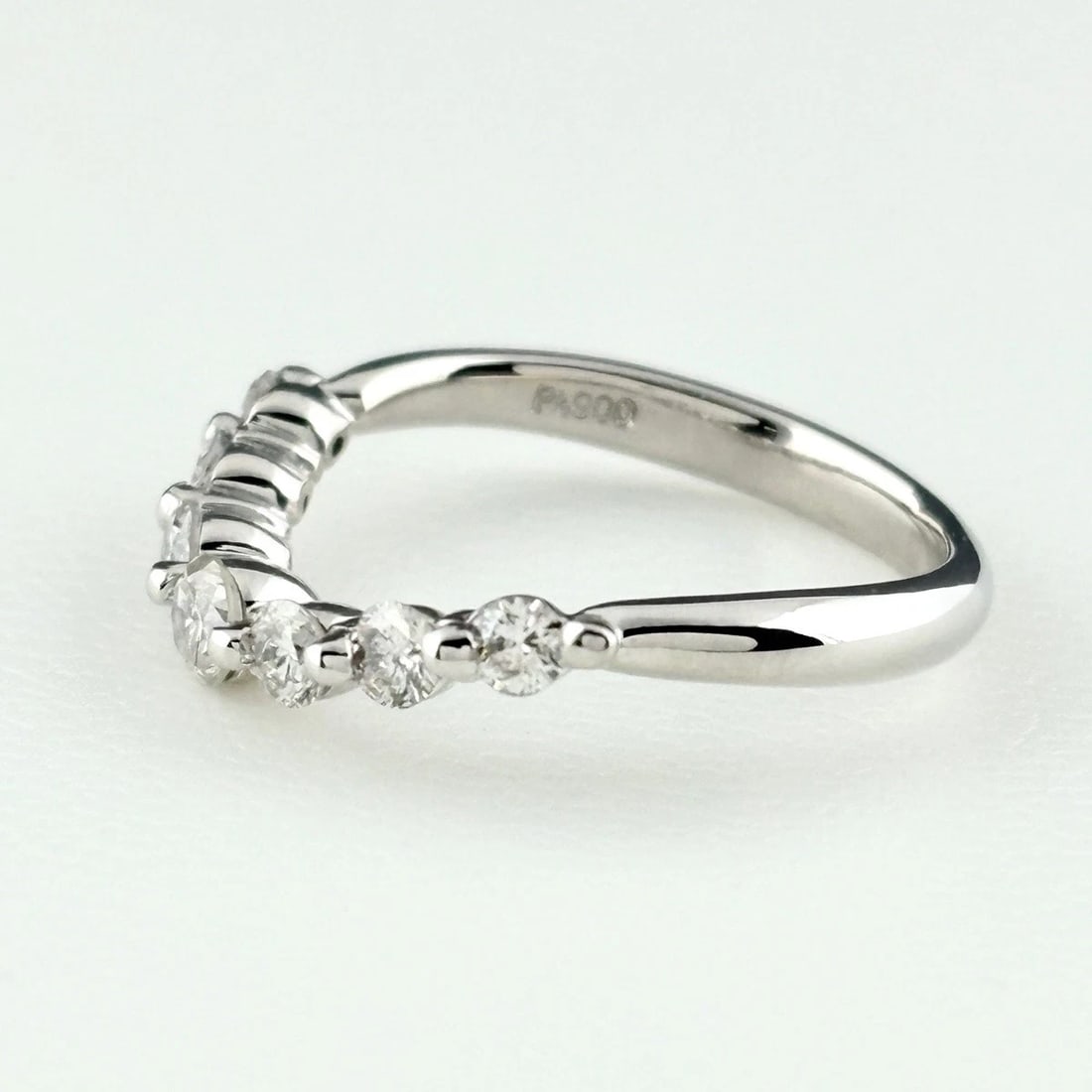 MELEE DIAMOND DESIGN PLATINUM RING: melee diamond design Platinum Ring Brand: Unbranded Type/Style: Ring Material: 18K, Main Stone/Creation Natural Color: YellowGold Size: US 5 Accessories: None Accessories Notice: When purchasing